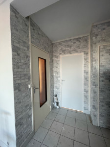 Photo de galerie - Poser du papier peint décoratif