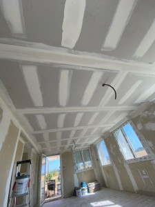 Photo de galerie - Plafond plaqué et premier passe de bande 