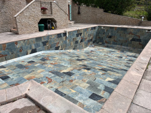Photo de galerie - Renovation carrelage piscine green bali 