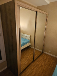 Photo de galerie - Armoire à portes coulissantes.