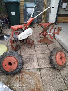 Photo de galerie - Location Motoculteur 4 fraises + charrue réversible