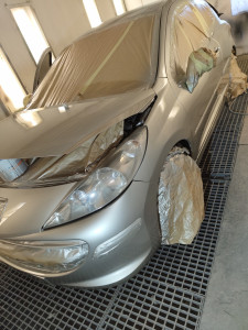 Photo de galerie - Bonjour, je suis un carrossier et peintre de toute marque de voiture, si avez besoin dune bonne carrosserie et peinture de toute marque de voiture je dispose 