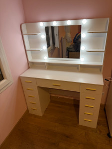 Photo de galerie - Montage de coiffeuse 
