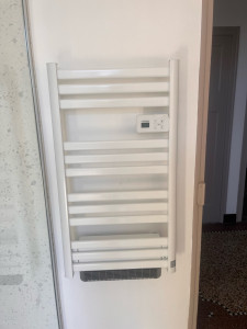 Photo de galerie - Installation sèche serviette électrique 