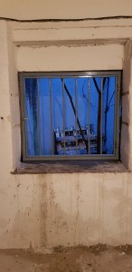 Photo de galerie - Réalisation d'un cadre en fer avec sa fenêtre à barreaux. 