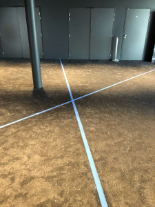 Photo de galerie - Pose de moquette avec incrustation de bande en moquette bleu