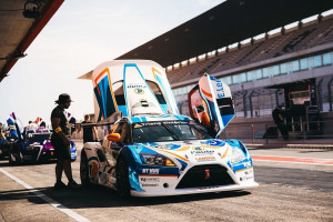 Photo de galerie - Exploitation voiture de course en vue d’une course d’endurance de 24h sur le circuit de Portimao au Portugal 