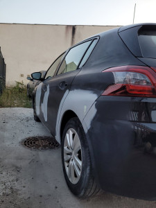 Photo de galerie - Preparation du côté  avg pour mise a la peinture en cabine