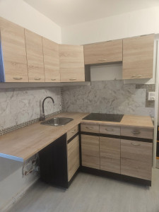 Photo de galerie - Cuisine en kit,  c'est une cuisine en puzzle !!
ils trouver les bonnes planches pour les meubles !!!