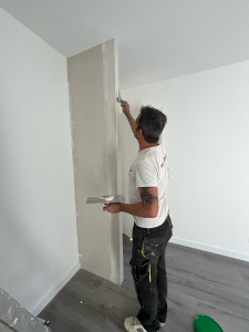 Photo de galerie - Création d’une tête de mur pour un placard.