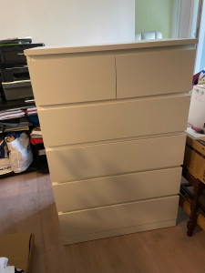 Photo de galerie - Montage de meubles en kits, caisson avec tiroirs.