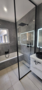 Photo de galerie - Installation d'une salle de bain.