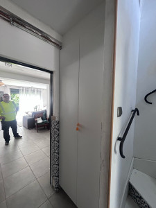 Photo de galerie - Voici une réalisation d’un petit dressing pour une entrée réalisée à l’atelier