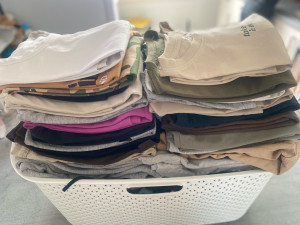 Photo de galerie - Prestation de repassage disponible. Je récupère votre linge à votre domicile, réalise le repassage et vous ramène votre linge finalisé 