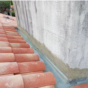 Photo de galerie - Rénovation d'un entourage de cheminée en zinc finition solin portugais 