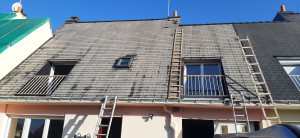 Photo de galerie - Nettoyage de toiture avant l'application d' un hydrofuge coloré 