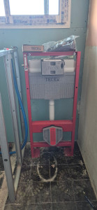 Photo de galerie - Pose d'un WC suspendu.