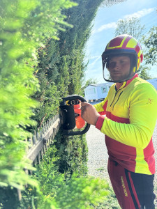 Photo de galerie - Taille d’une haie de thuyas 