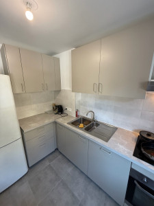 Photo de galerie - Pose d’une cuisine sur-mesure