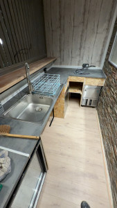 Photo de galerie - Création de ce bar multifonctions tout équipé 