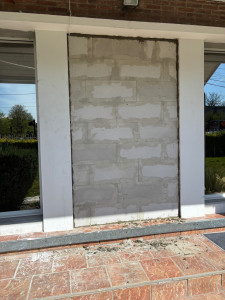 Photo de galerie - Dépose d’une porte d’entrée et rebouchage 