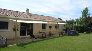 Photo de galerie - Mise en place de toiles d'ombrage