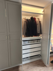 Photo de galerie - Montage dressing Pax avec éclairage led