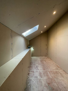 Photo de galerie - Pose Placo - Isolation.   Complexité du chantier : les plaques entières ne rentraient pas dans la pièce. 