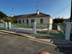 Photo de galerie - Photo finale de toute la peinture de la maison avec muret, portail et ferronnerie