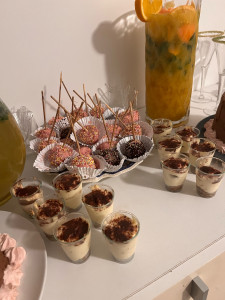 Photo de galerie - Tiramisu, cupcakes, sucettes fourrés, gâteaux au caramel beurre salé,sablé… ect 