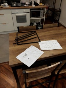 Photo de galerie - Montage table à manger et 4 chaises ikea