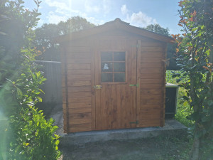 Photo de galerie - Traitement et montage d'un cabanon de jardin en kit 