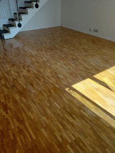 Photo de galerie - Poncage et vitrification dun parquet endommager 