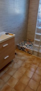 Photo de galerie - Salle de bain avec douche et pavés de verre 