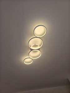 Photo de galerie - Plafonnier électrique en led lumière adaptable avec régulateur 