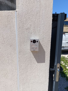 Photo de galerie - Installation interphone avec dépannage de l'automatisme du portail 