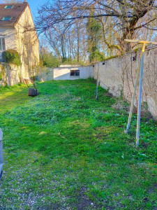 Photo de galerie - Nettoyage terrain et réaménagement de la pelouse ( tonte et débroussailleuse )