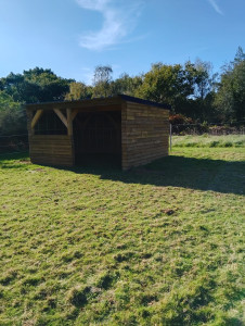 Photo de galerie - Conception et fabrication d'un abris pour chevaux