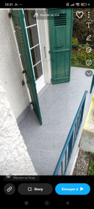 Photo de galerie - Balcon en résine pailleté avec vernis de protection anti UV 