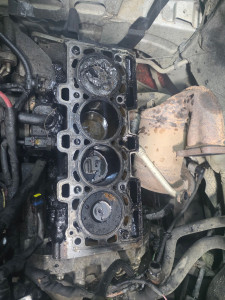 Photo de galerie - Injecteur ouvert = soupape souder au piston = changement de moteur 1.5 dci ?