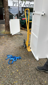 Photo de galerie - Chargement du camion en cours !