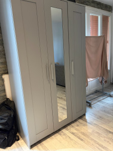 Photo de galerie - Montage d’une armoire IKEA 