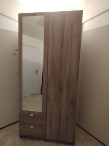 Photo de galerie - Montage d'une armoire 2 portes avec penderie 