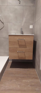 Photo de galerie - Installation meuble vasque avec robinetterie.