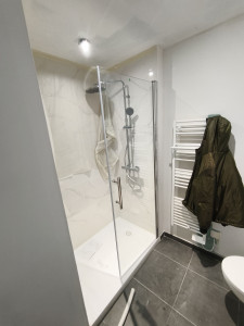 Photo de galerie - Installation parois de douche 