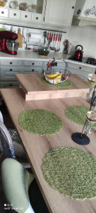 Photo de galerie - Réalisation d'une table avec plan de travail. decoupe de la table pour encastrement avec meuble de cuisine.