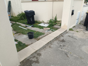 Photo de galerie - Construction d'une fondation, puis pose de carreaux sur la dalle lissé.