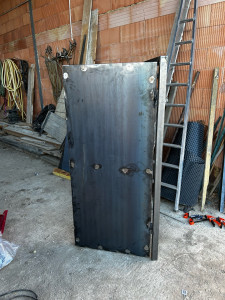 Photo de galerie - Réalisation d’une porte isolée en acier