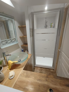 Photo de galerie - Réalisation d'une salle de bain sur mesure.