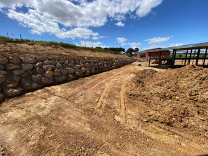 Photo de galerie - Enrochement de soutènement ?